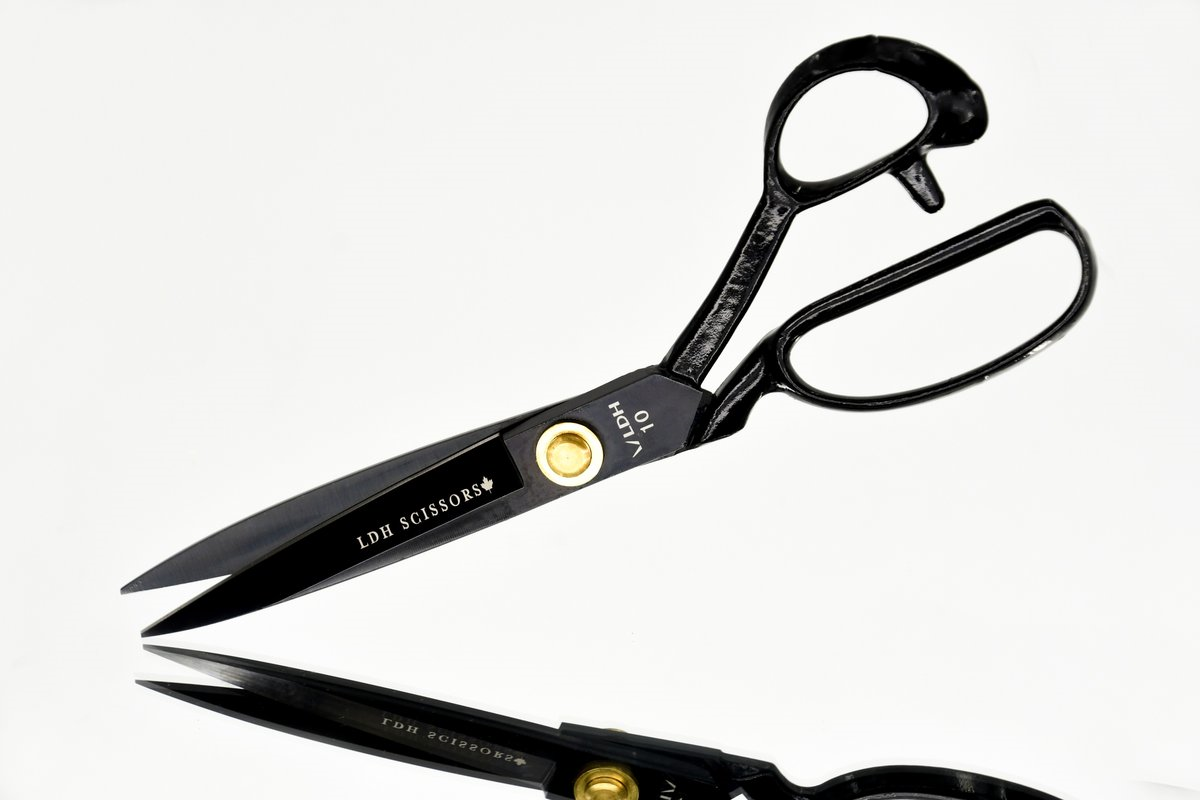Midnight Edition Fabric Shears - Image 2
