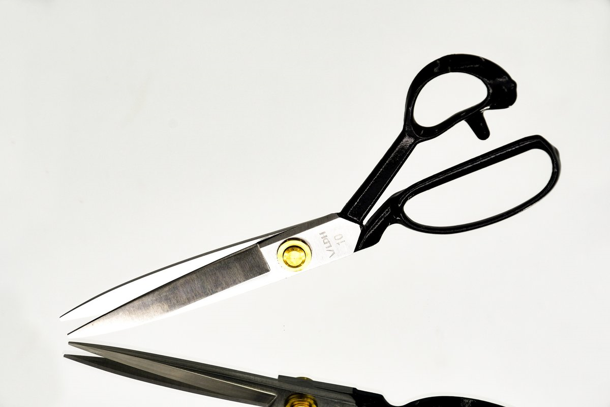 Traditional Fabric Shears 9"