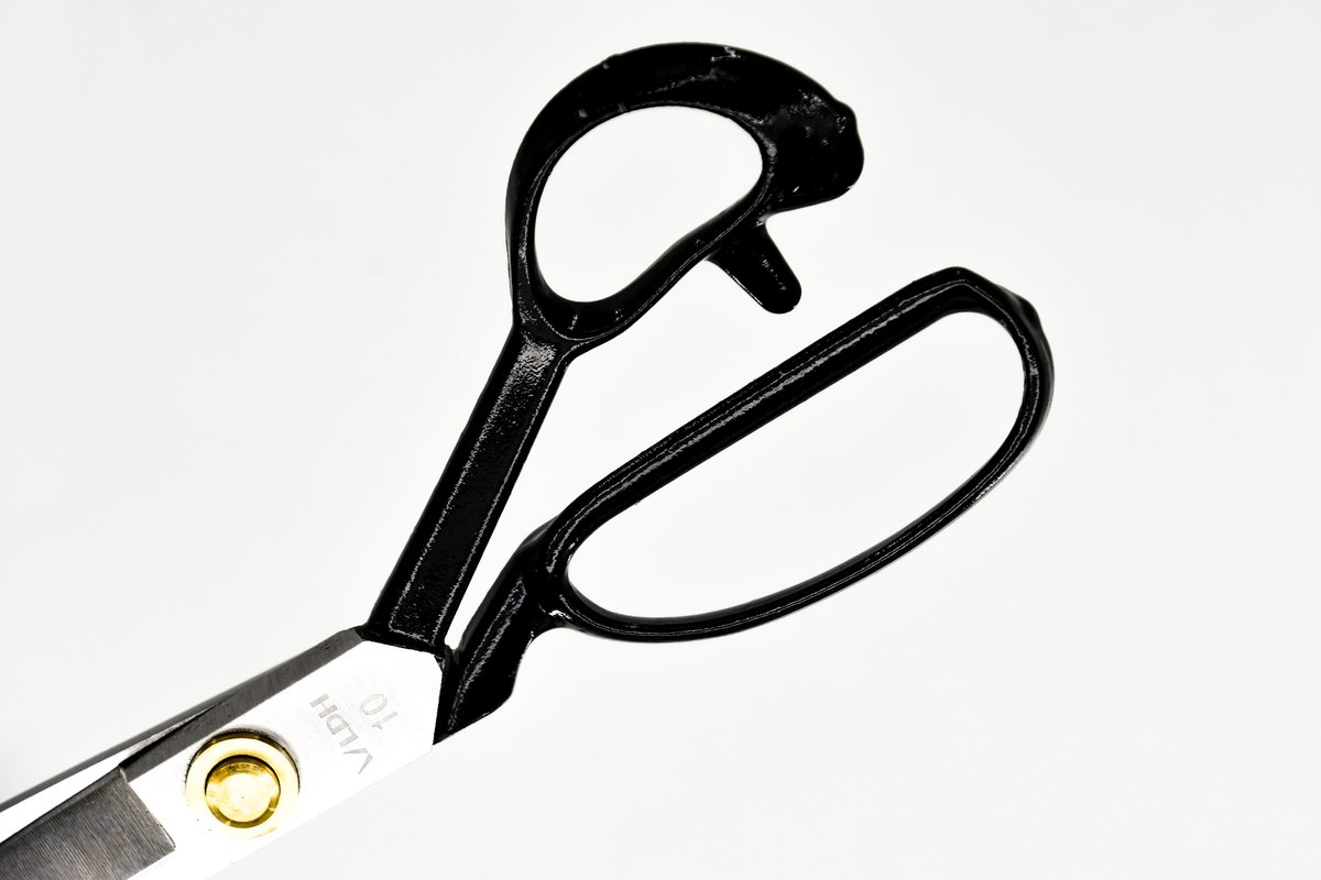 Traditional Fabric Shears 9" - Image 2