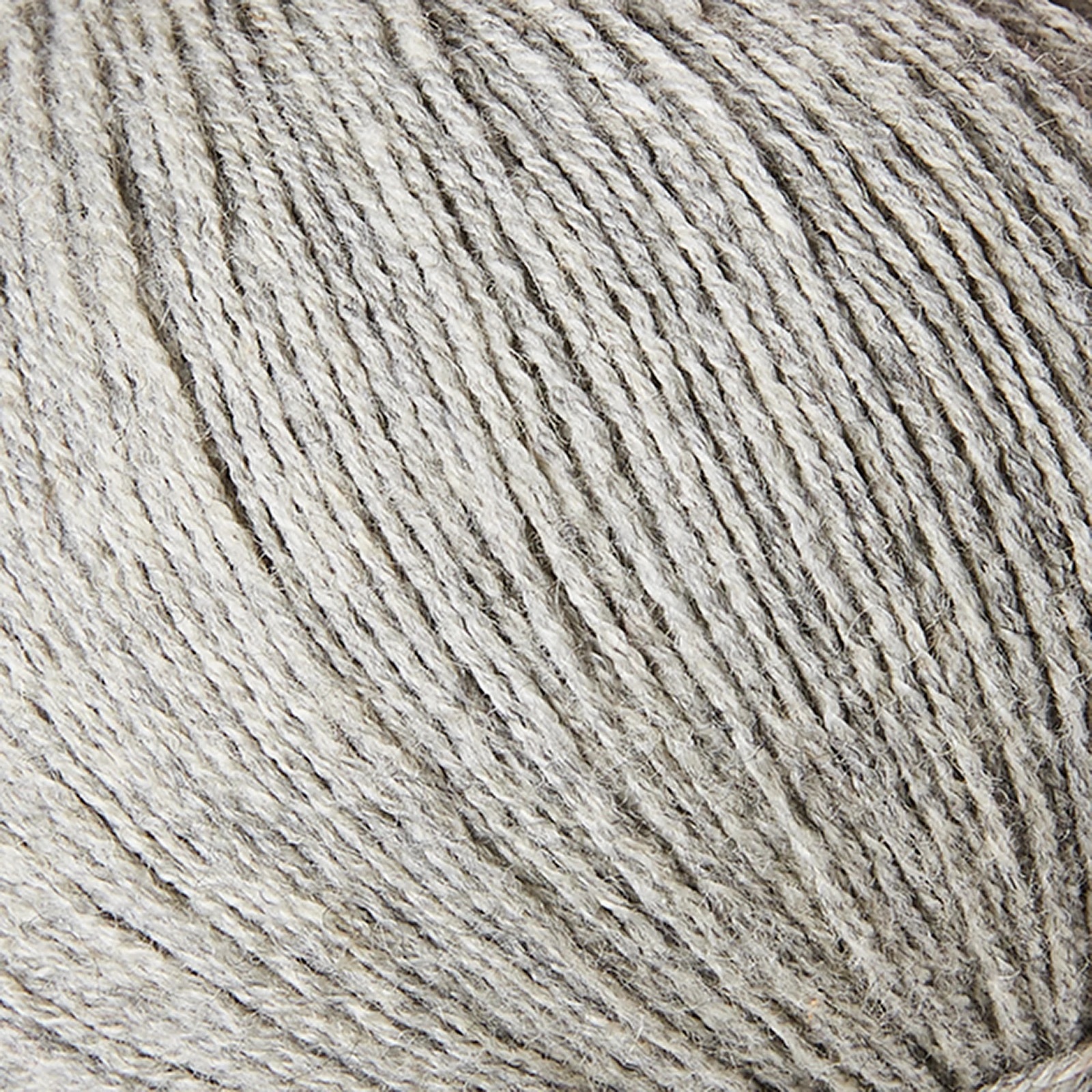 Knitting_for_olive_merino_perlegrå_Klintholm_garn_1