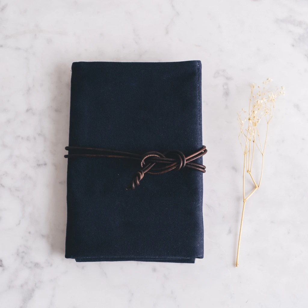 Twig-and-Horn-pindeetui-Navy.jpg
