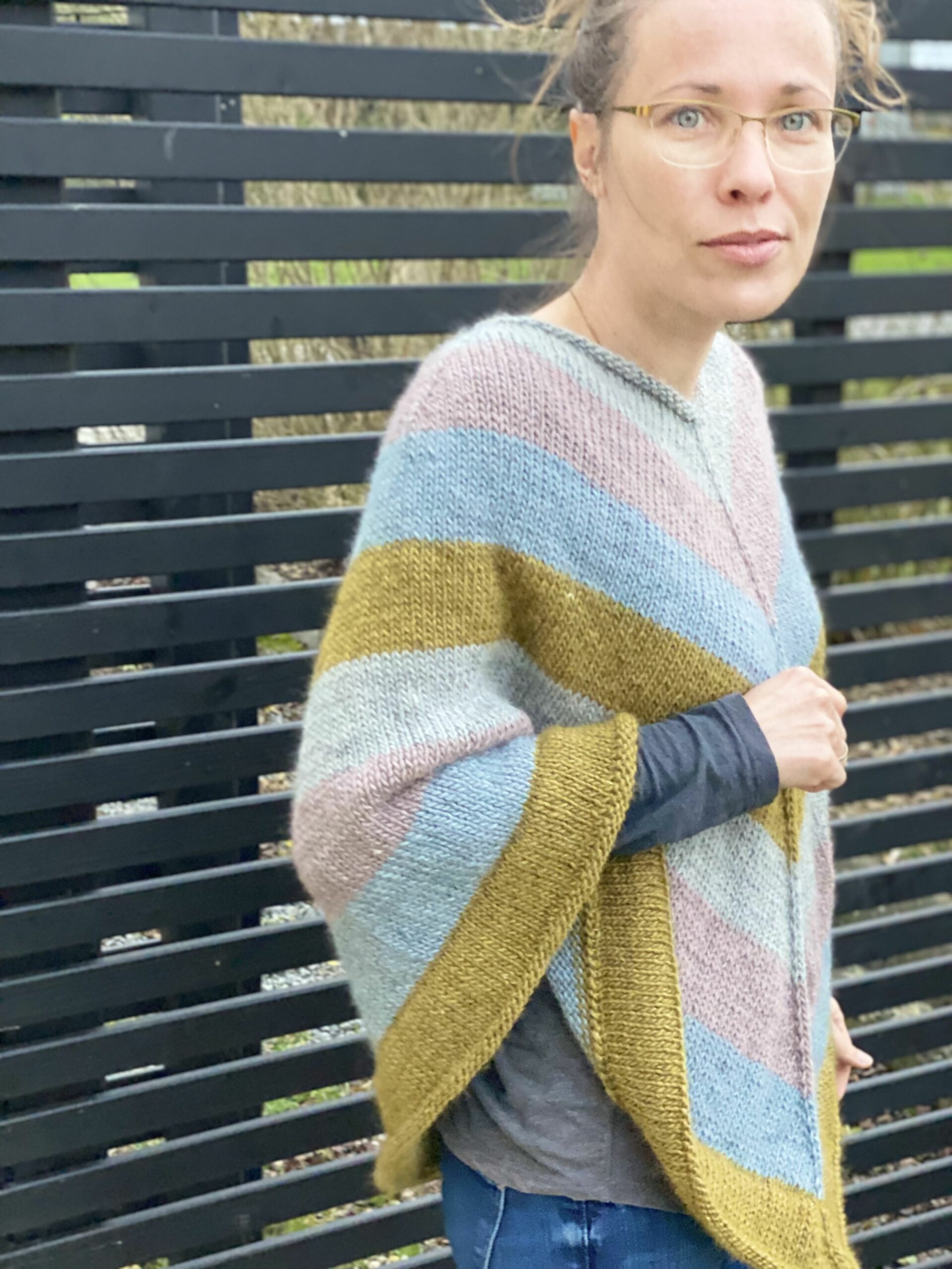 Klintholm garn stribet poncho