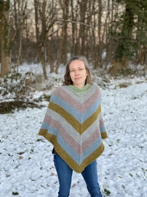 Klintholm garn stribet poncho