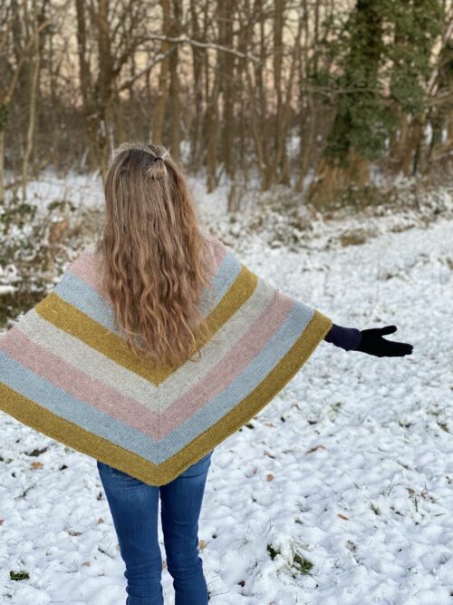 Klintholm garn stribet poncho