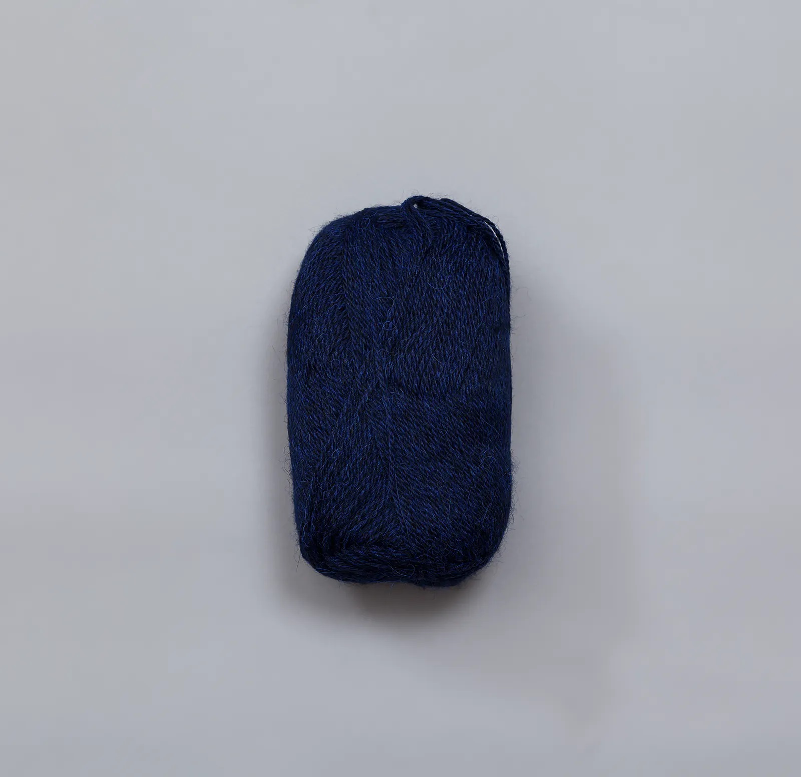 Inca_Marineblå melert_C820_Klintholm garn