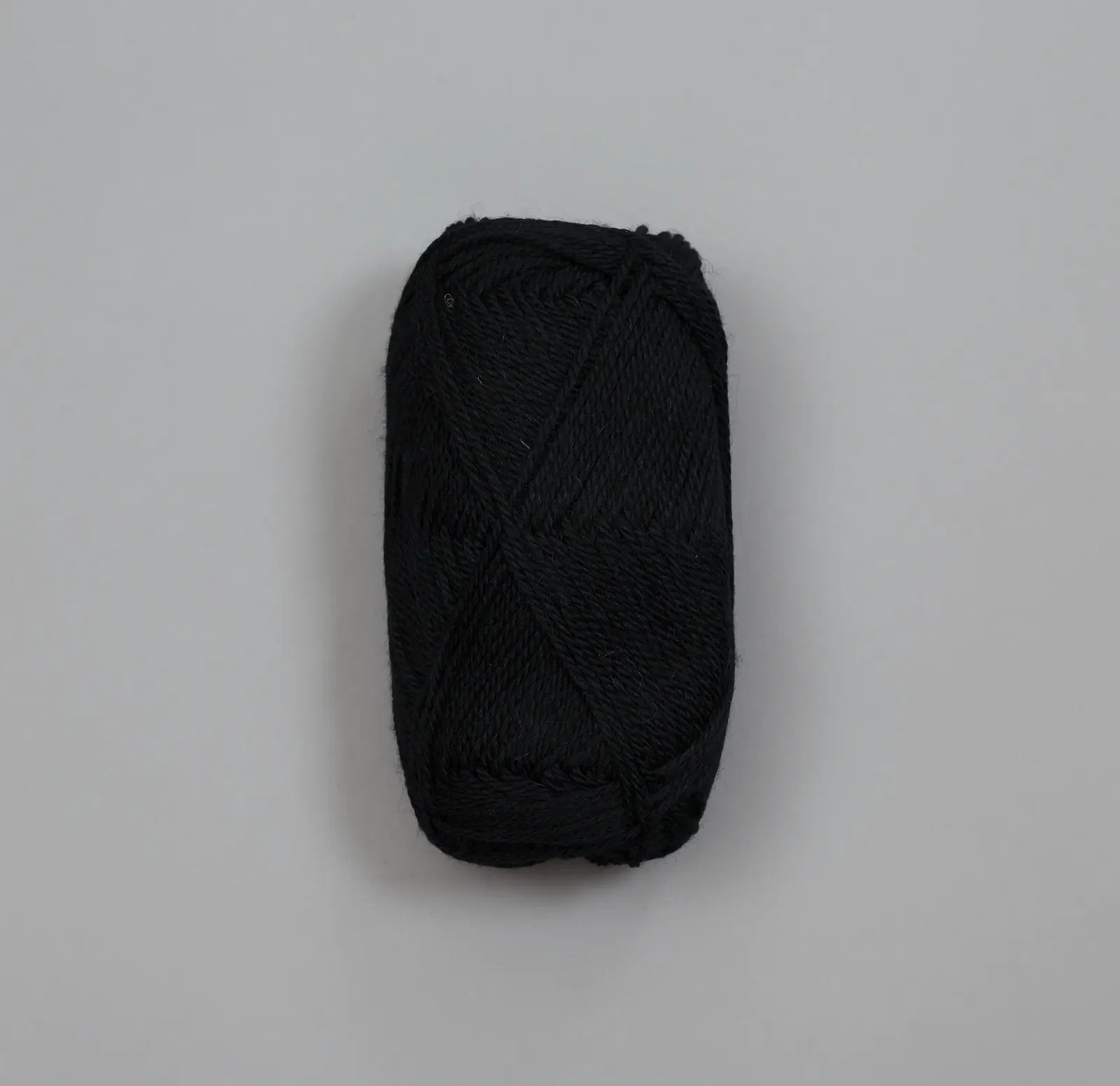 TUMI_uld_alpaka_Sort_SFN50_Klintholm garn