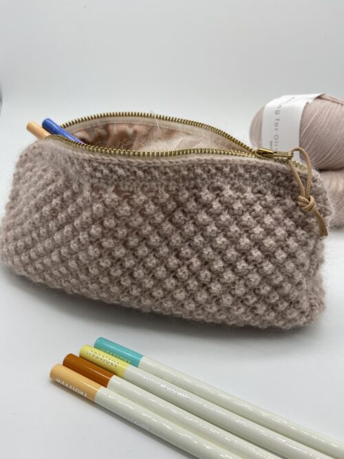 Nuxknitdesigne_Klintholm_Garn_Knitting_for_Olive_1
