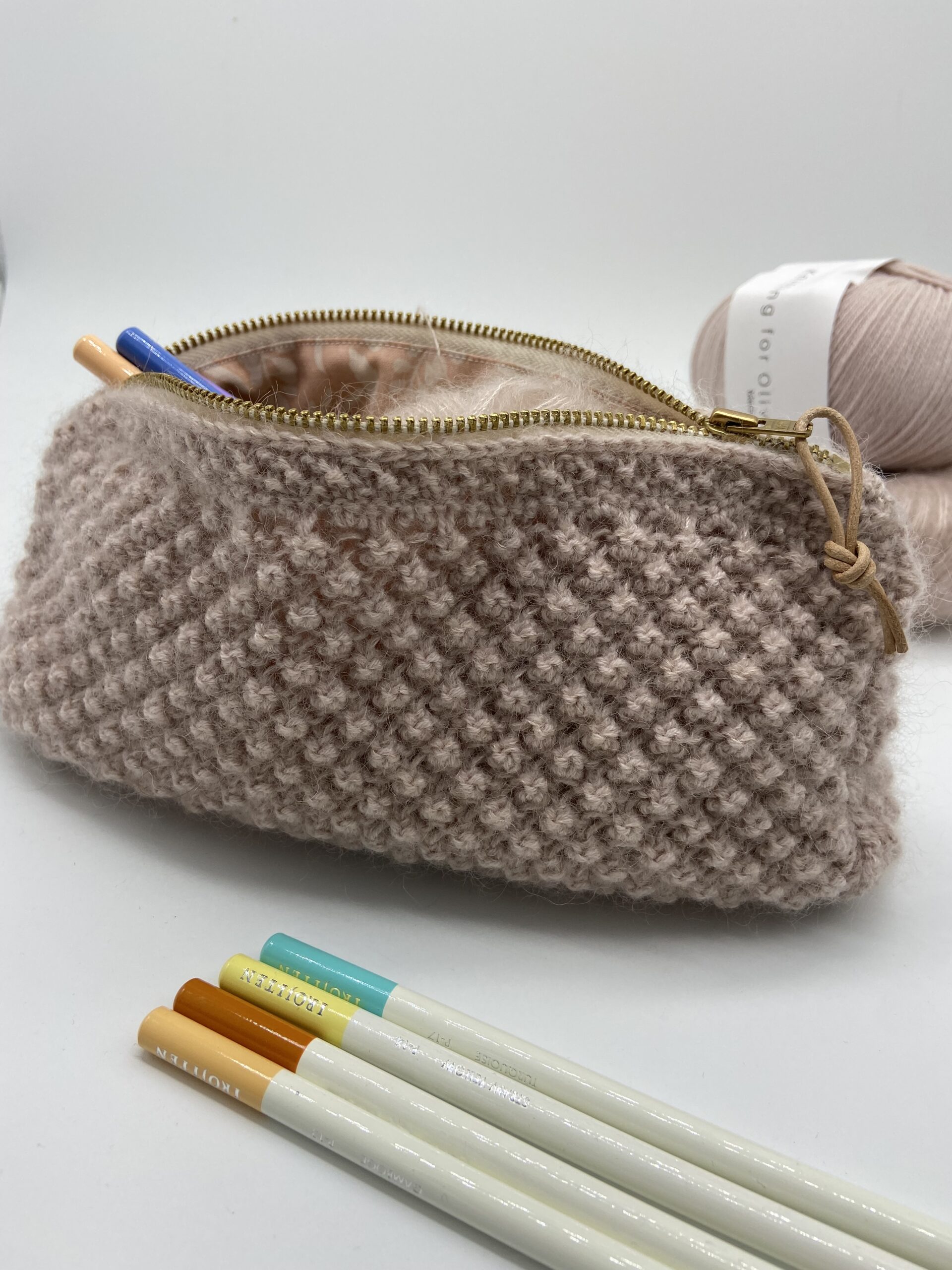 Nuxknitdesigne_Klintholm_Garn_Knitting_for_Olive_1